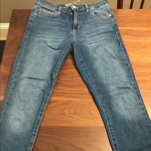 Topshop “Leigh” Jeans. Waist 28, length 30.